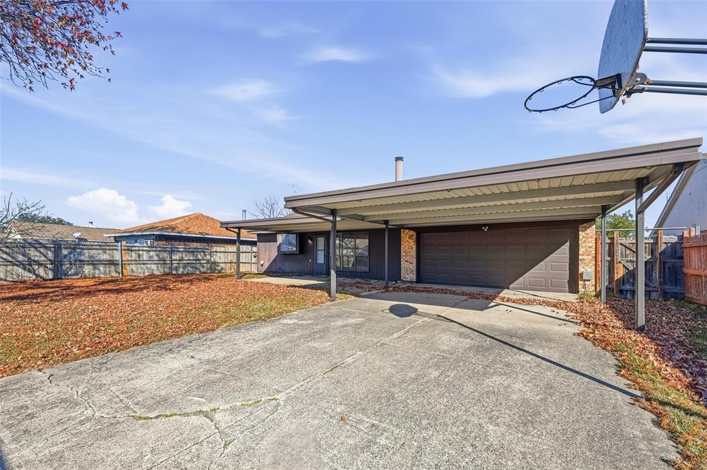 2708 Chisolm Trail Mesquite, TX 75150 - Photo 26 of 28 a spacious bathroom with a table and chairs