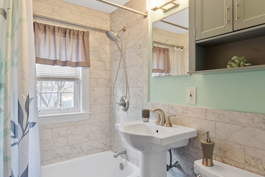 14 Beech Street Chelmsford, MA 01863 - Photo 11 of 27