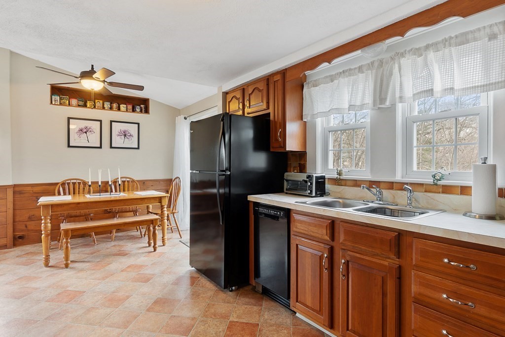 14 Beech Street Chelmsford, MA 01863 - Photo 5 of 27