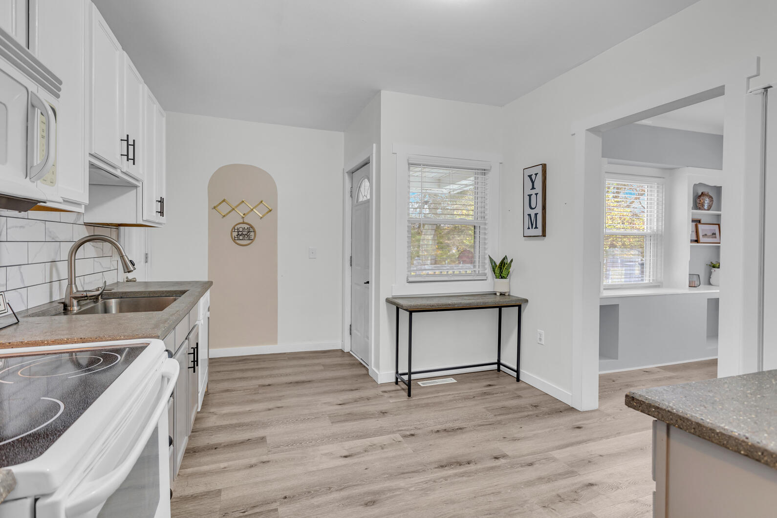 3503 Roosevelt Road Jackson, MI 49203 - Photo 4 of 41 0N0A0079