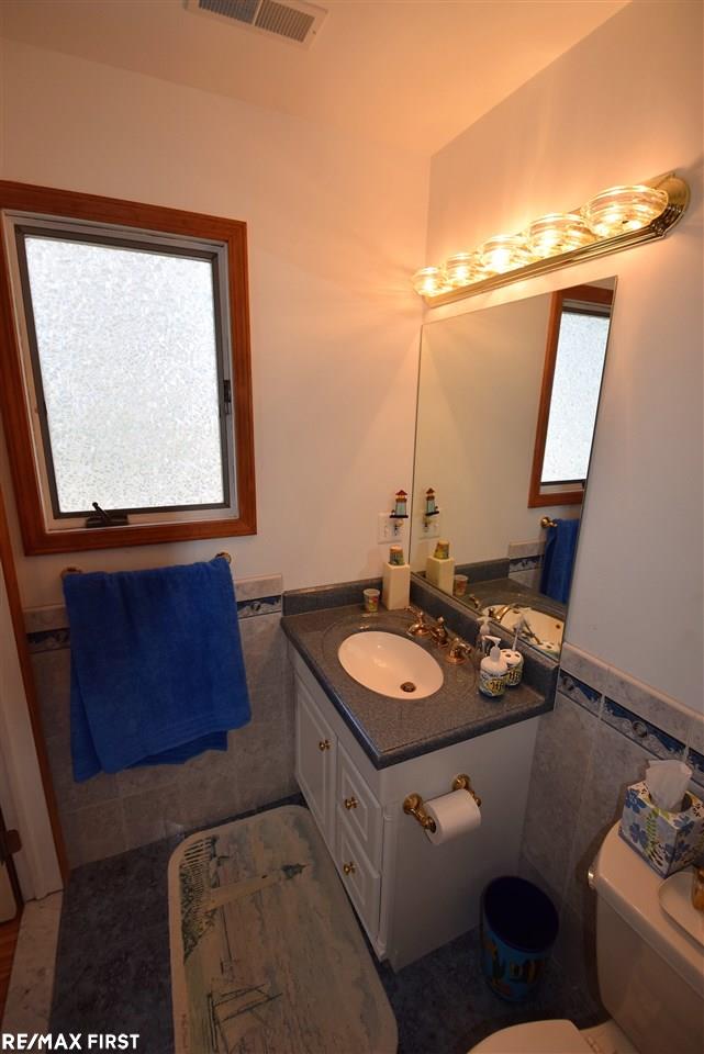 2833 Pointe Tremble Road Algonac, MI 48001 - Photo 35 of 43 31341933-34.JPG