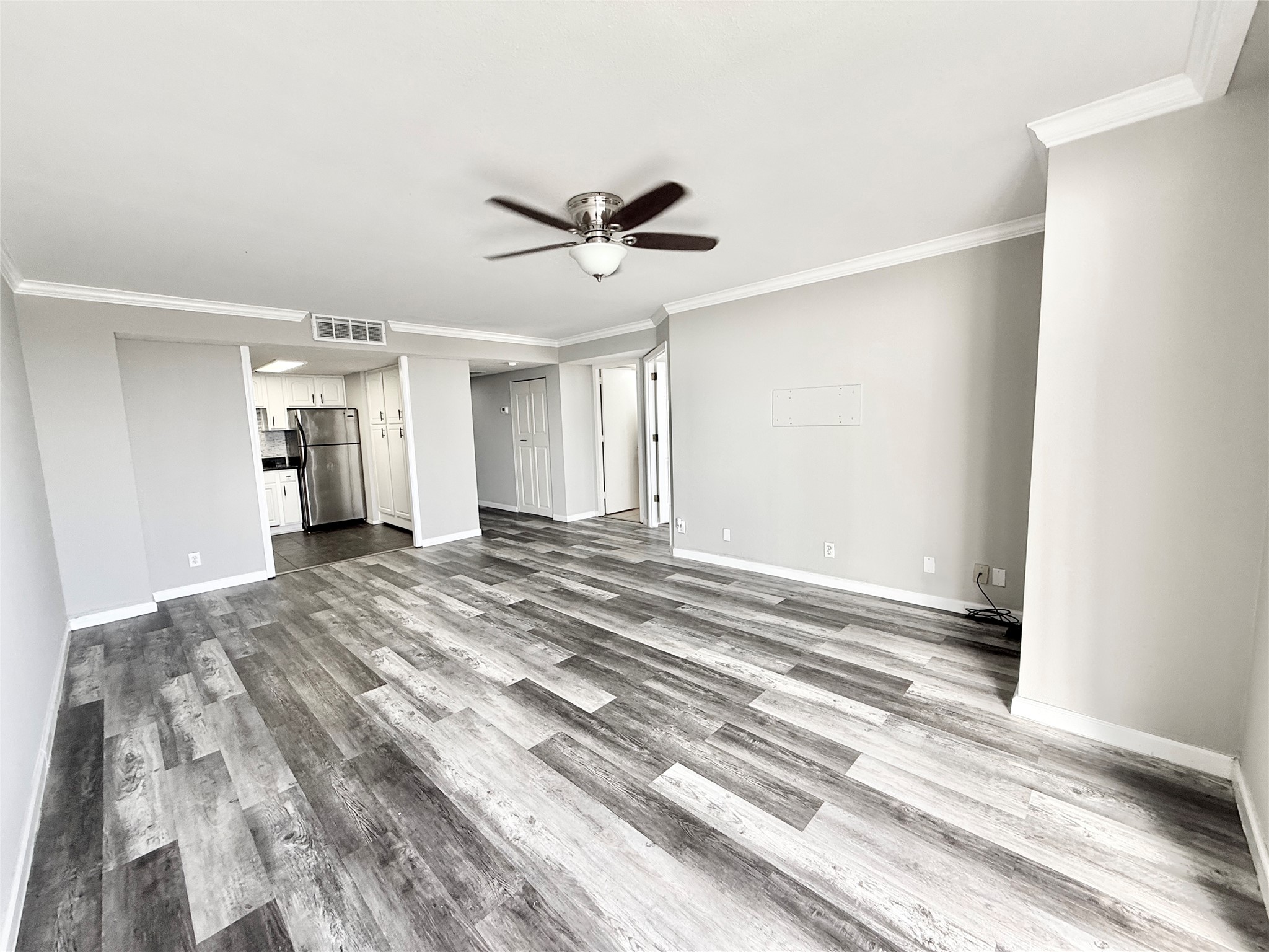 2016 Main Street, Unit 2204 Houston, TX 77002 - Photo 12 of 24 Living room view towards main entry