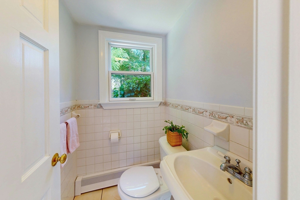 29 Buckingham Road Milton, MA 02186 - Photo 18 of 28