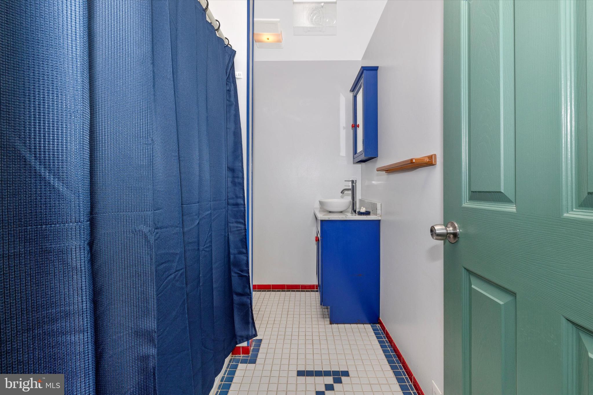 13942 Prospect Road Mount Airy, MD 21771 - Photo 5 of 69 Full Bath #1 on main level