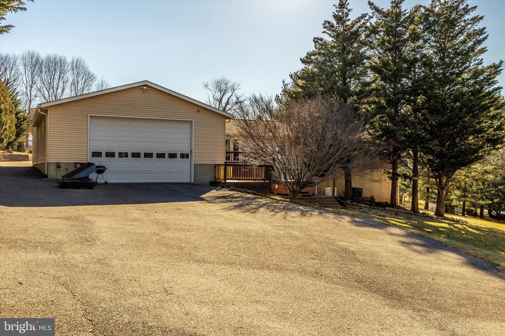13942 Prospect Road Mount Airy, MD 21771 - Photo 51 of 69 Don't forget your lift!