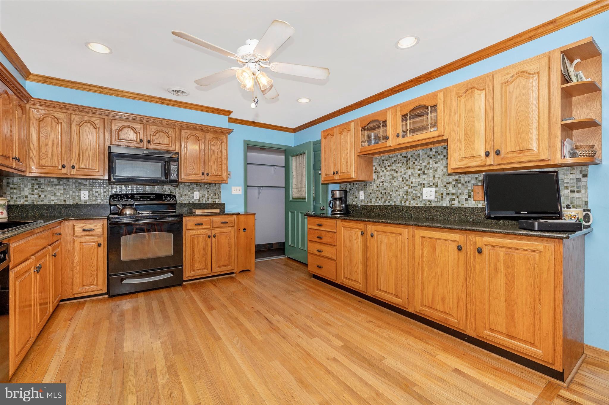 13942 Prospect Road Mount Airy, MD 21771 - Photo 8 of 69 Plenty of counter space!