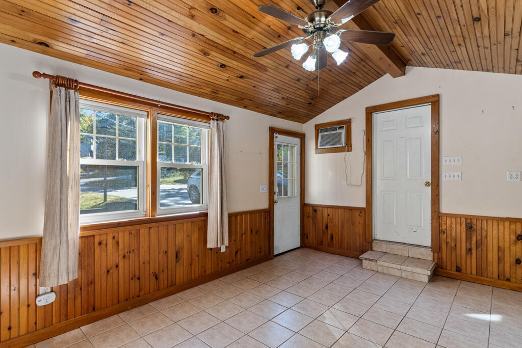 362 Gray Road Falmouth, ME 04105 - Photo 6 of 58 DSC01199