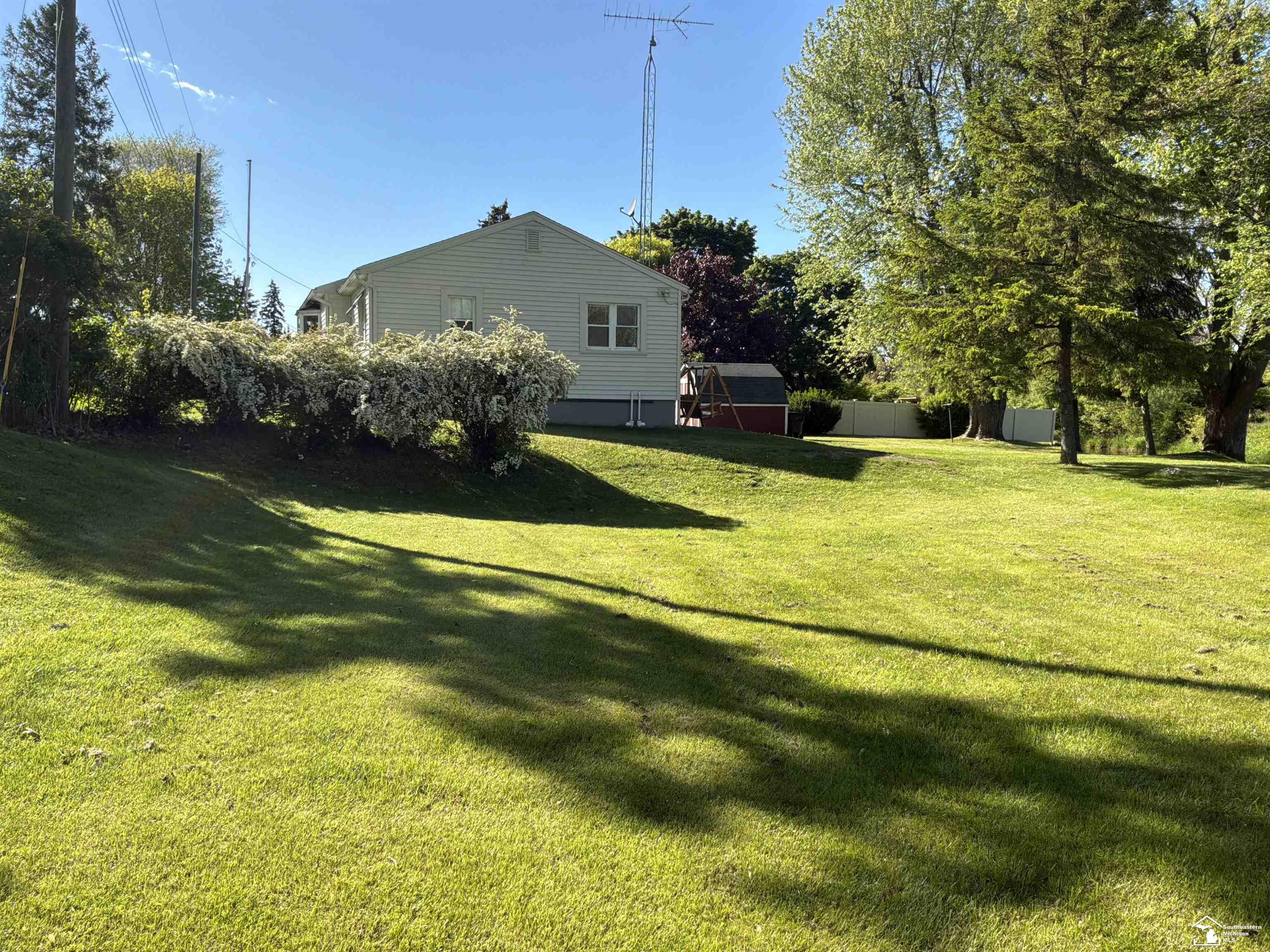 2139 Sandy Creek Road Monroe, MI 48162 - Photo 3 of 25