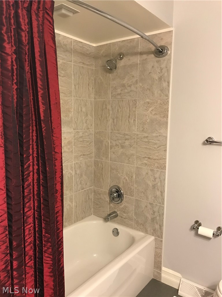 2231 Middleton Road Hudson, OH 44236 - Photo 25 of 28 Hallway bath shower/tub combination.