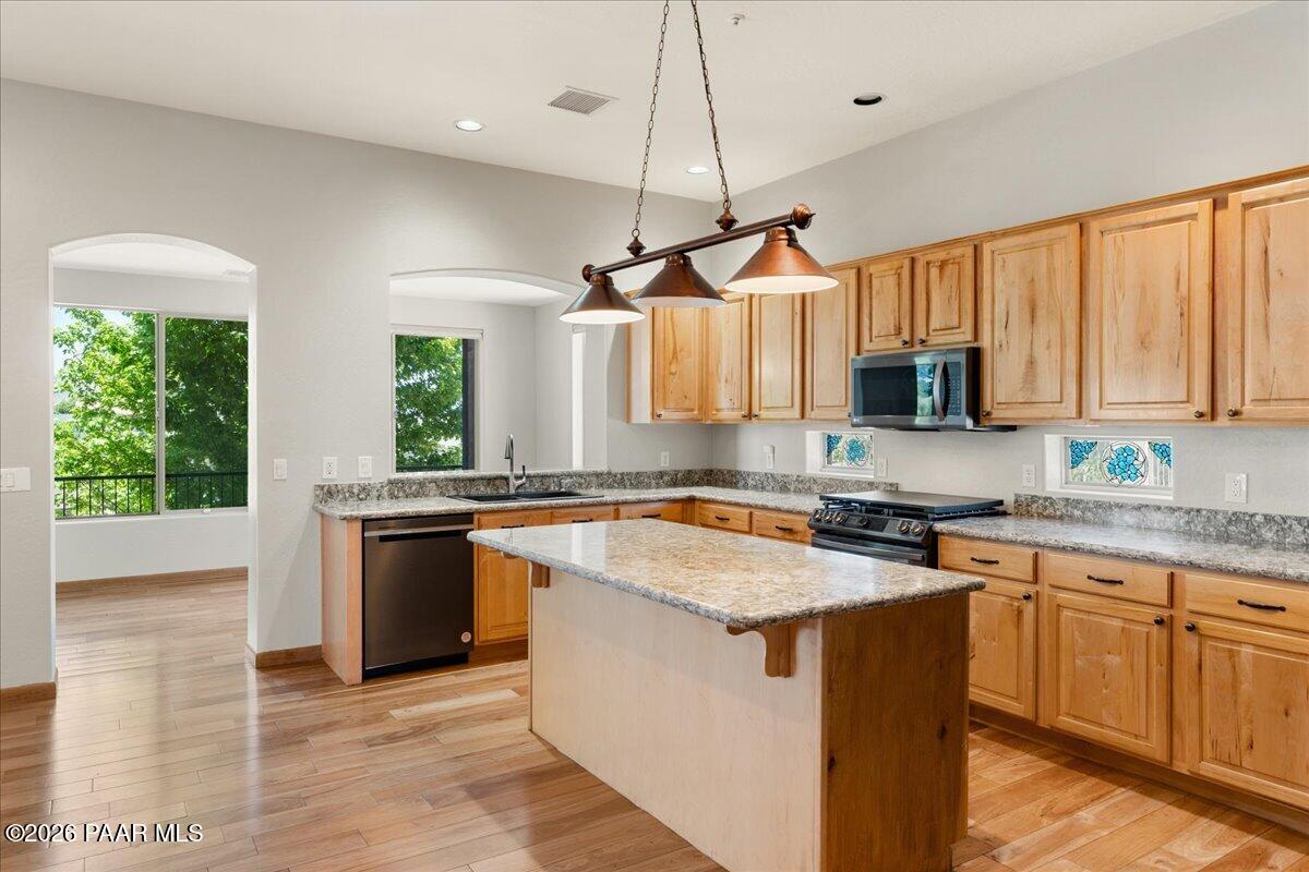 195 Juniper Ridge Drive Prescott, AZ 86301 - Photo 2 of 41 Kitchen & Dining