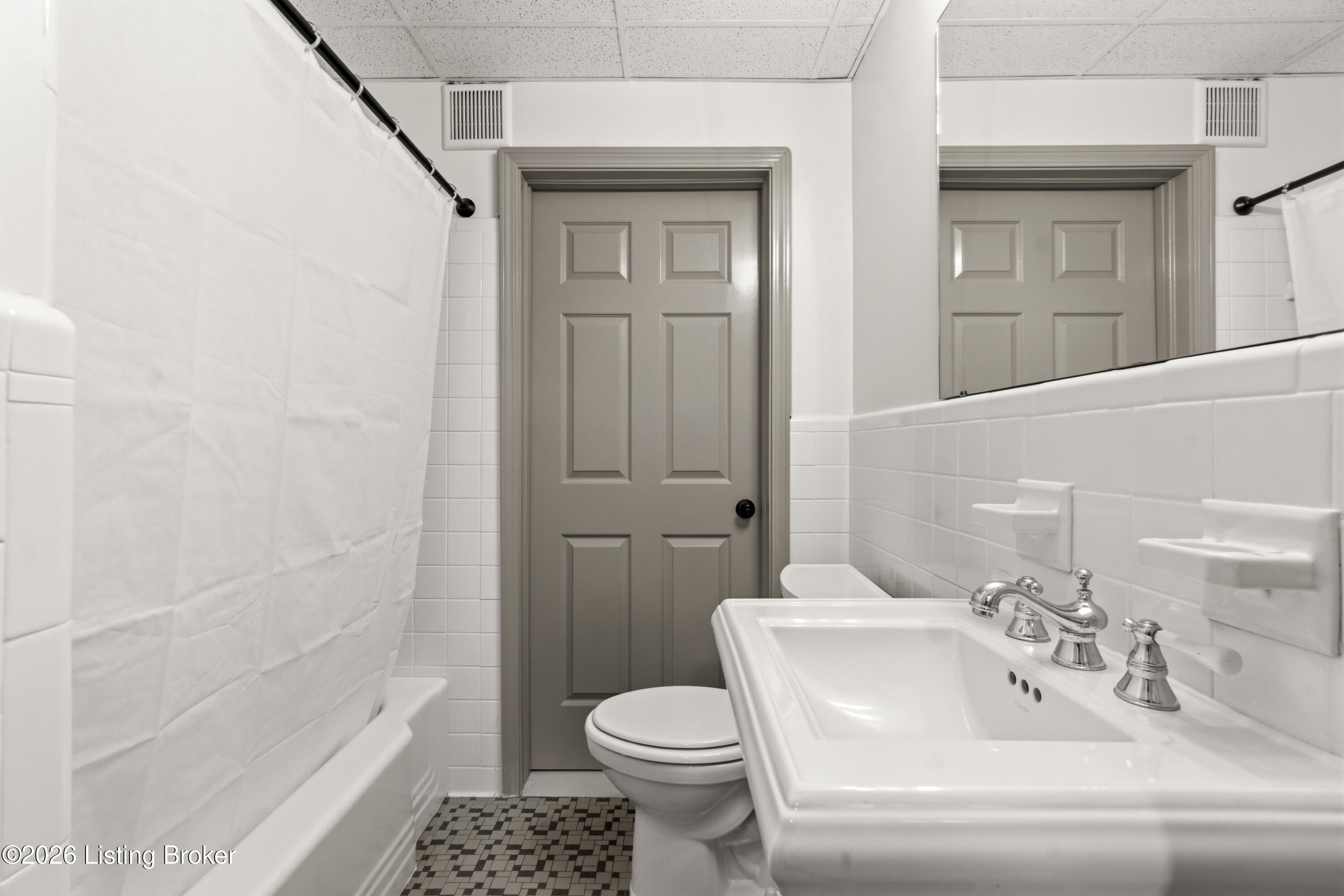 4629 Beaver Road Louisville, KY 40207 - Photo 45 of 46 Hall Bath 1st fl