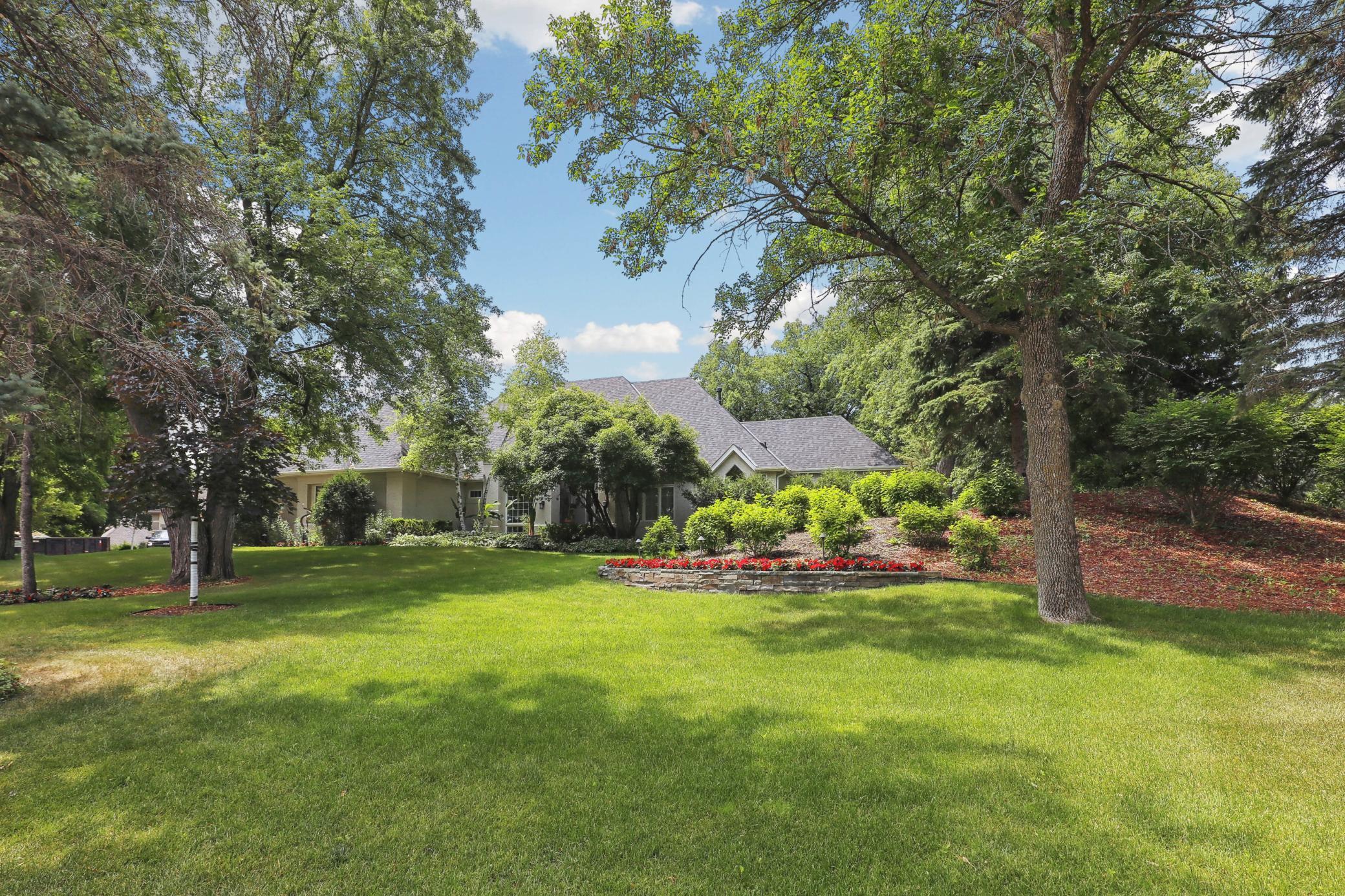 1600 Linner Road Minnetonka, MN 55391 - Photo 2 of 31 Gallery Image 2