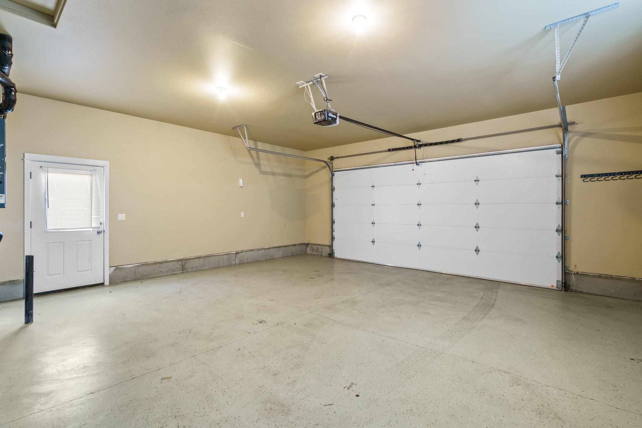 1408 Northeast Hudspeth Road Prineville, OR 97754 - Photo 23 of 26 Garage Epoxy floor