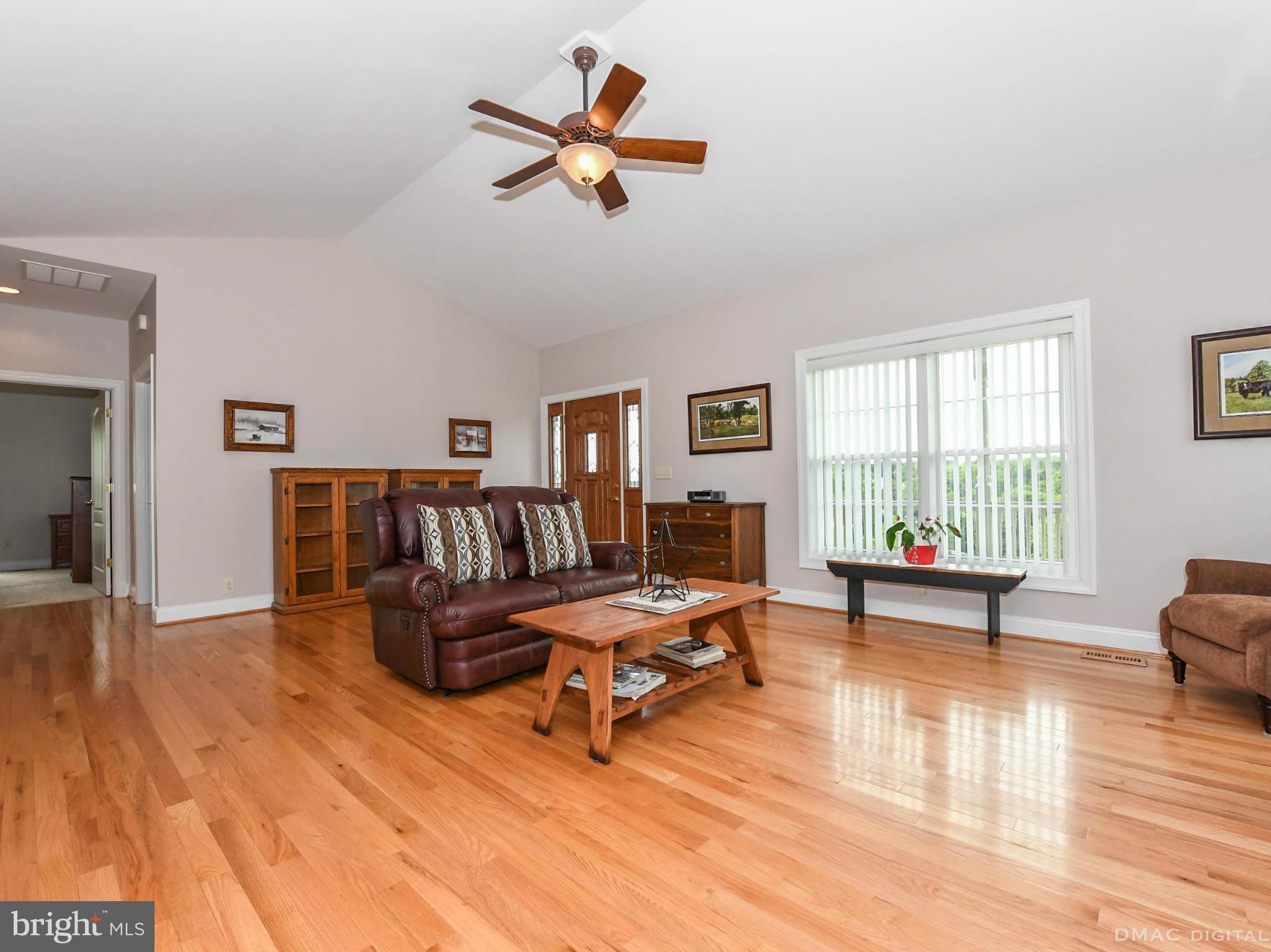 19935 Toms Road Boonsboro, MD 21713 - Photo 8 of 24 Living Room