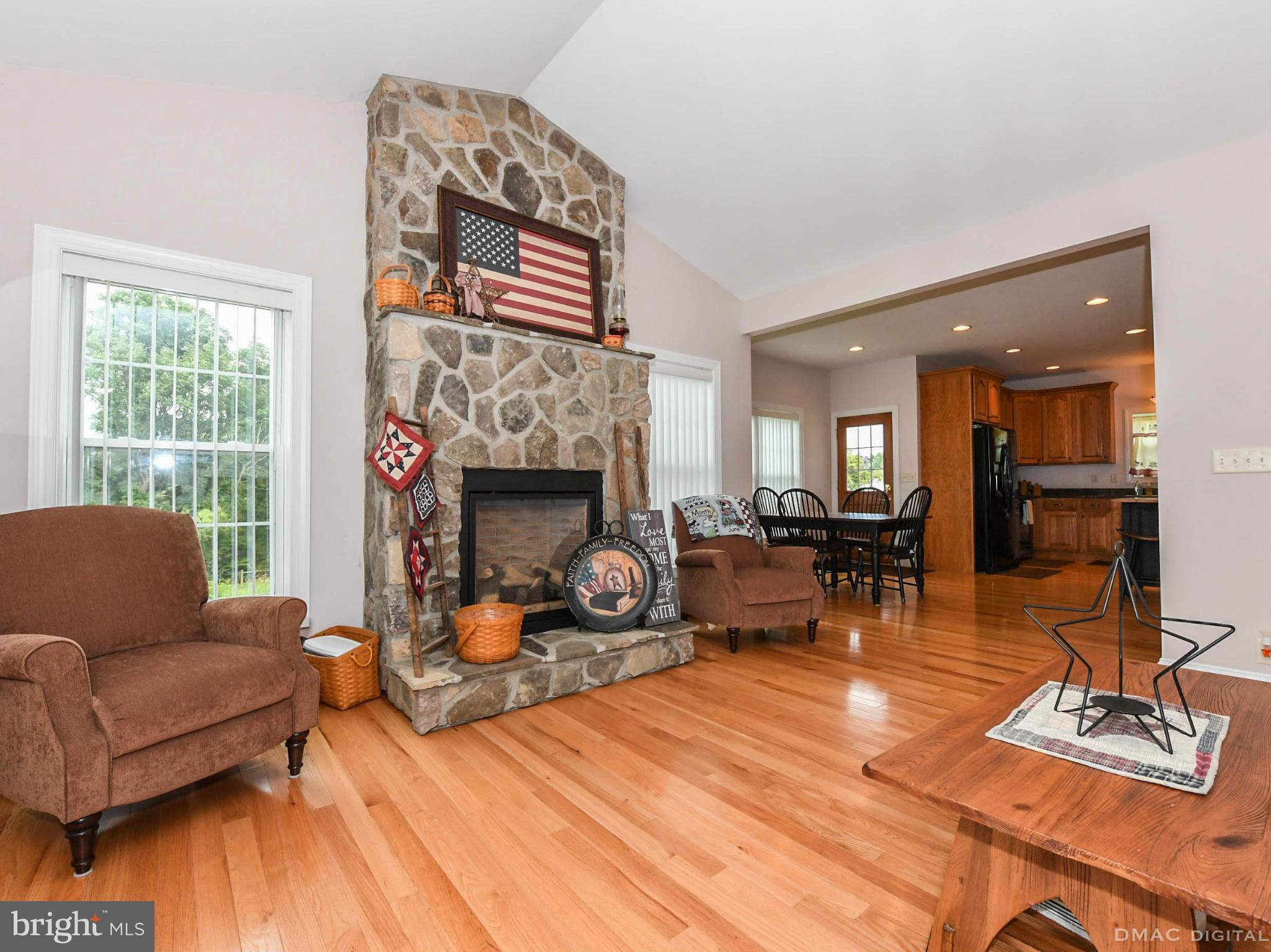 19935 Toms Road Boonsboro, MD 21713 - Photo 9 of 24 Living Room