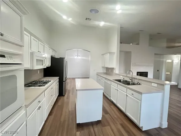 $2,500 | 3816 Waynesvill Street, Las Vegas, NV 89122