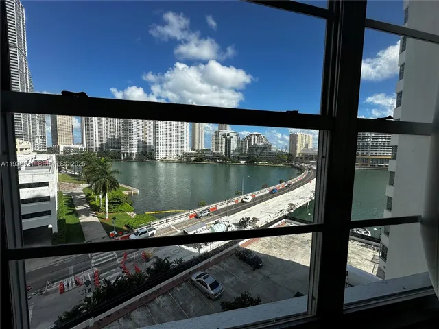$3,450 | 801 Brickell Bay Drive, Unit 761, Miami, FL 33131