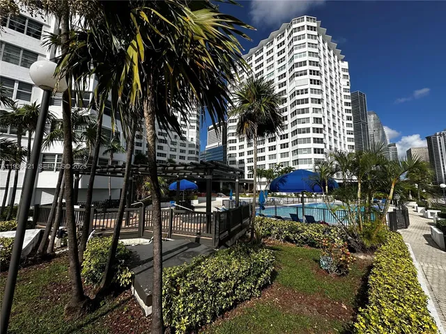 $3,450 | 801 Brickell Bay Drive, Unit 761, Miami, FL 33131