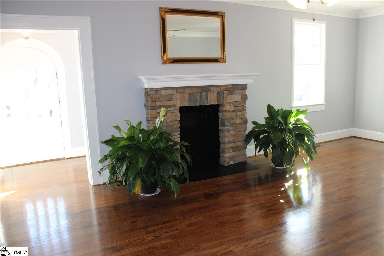 216 Ackley Road Greenville, SC 29607 - Photo 3 of 11