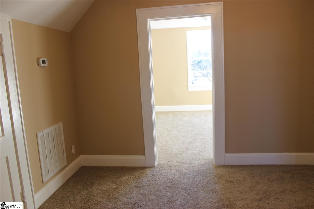 216 Ackley Road Greenville, SC 29607 - Photo 5 of 11