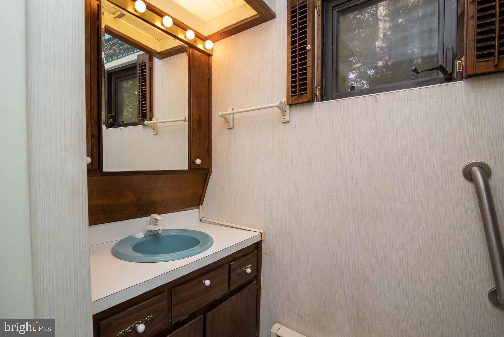 2211 Windsor Circle Broomall, PA 19008 - Photo 25 of 34 Primary Bath