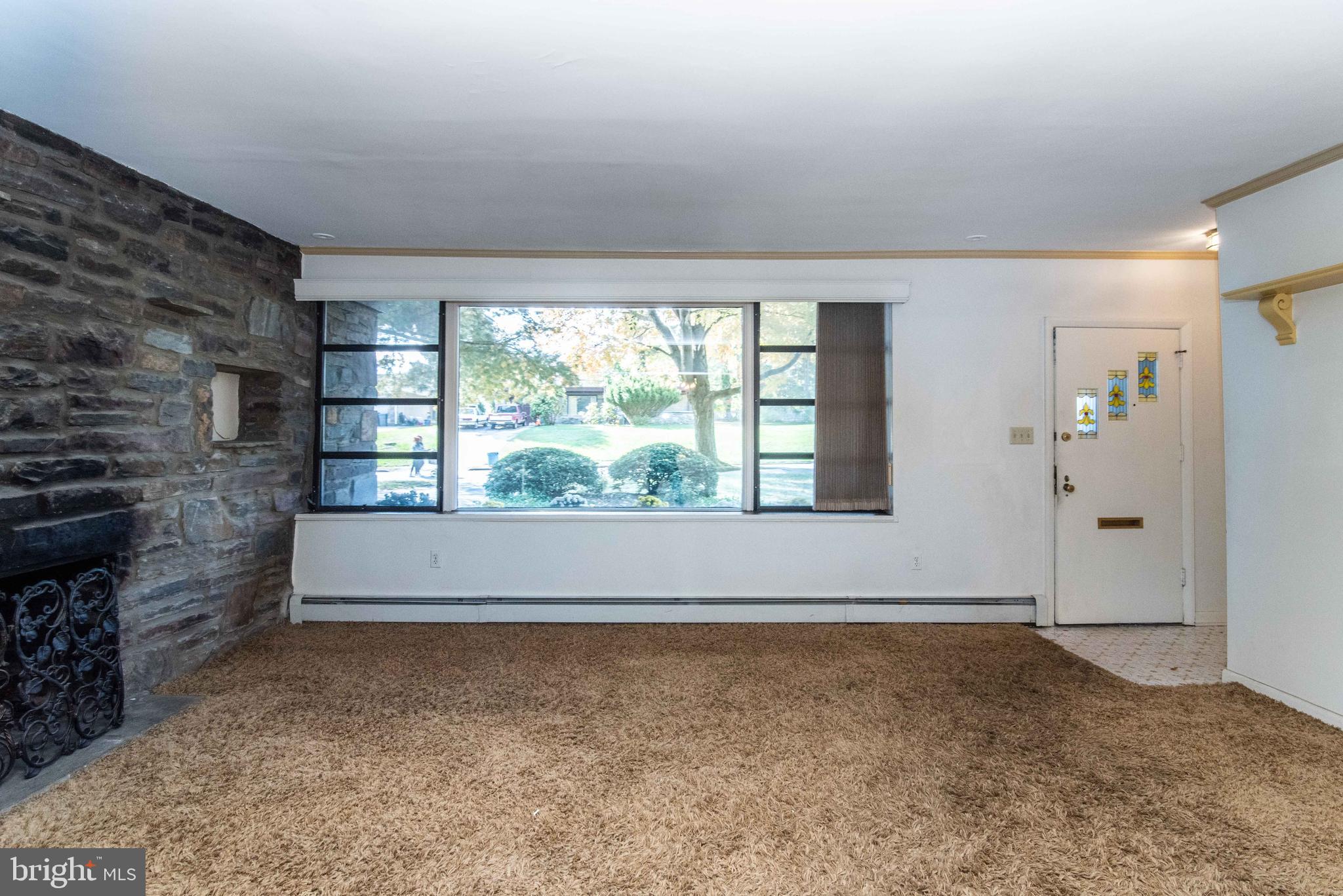 2211 Windsor Circle Broomall, PA 19008 - Photo 3 of 34 Bright LR with Picture Window