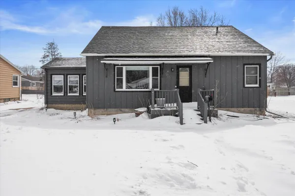 $324,900 | 915 Carol Street, Watertown, WI 53094