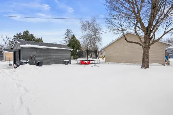 $299,999 | 915 Carol Street, Watertown, WI 53094