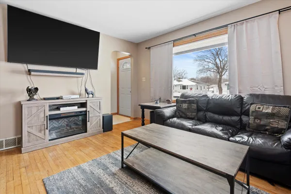 $324,900 | 915 Carol Street, Watertown, WI 53094