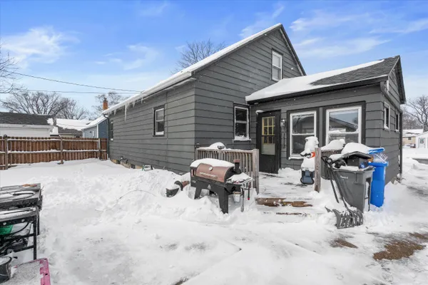 $324,900 | 915 Carol Street, Watertown, WI 53094
