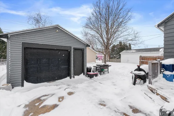 $324,900 | 915 Carol Street, Watertown, WI 53094