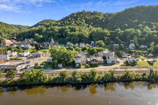 $179,900 | 121 South Main Street, Fountain City, WI 54629