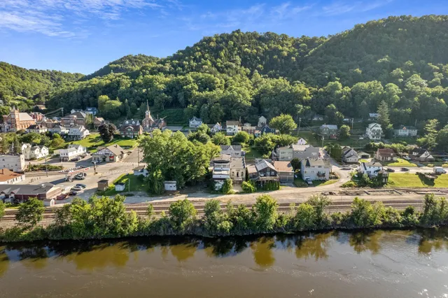 $215,000 | 121 South Main Street, Fountain City, WI 54629