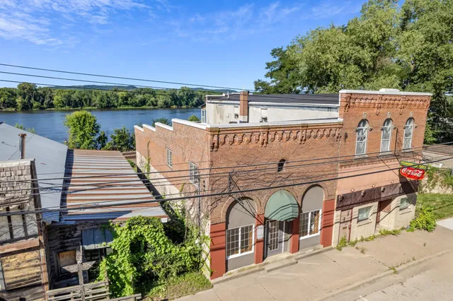 $215,000 | 121 South Main Street, Fountain City, WI 54629