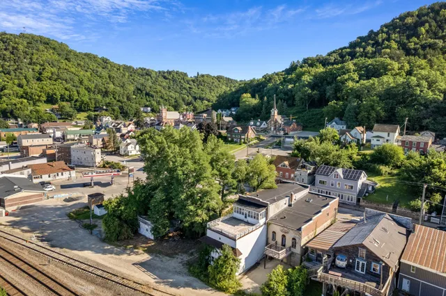 $215,000 | 121 South Main Street, Fountain City, WI 54629