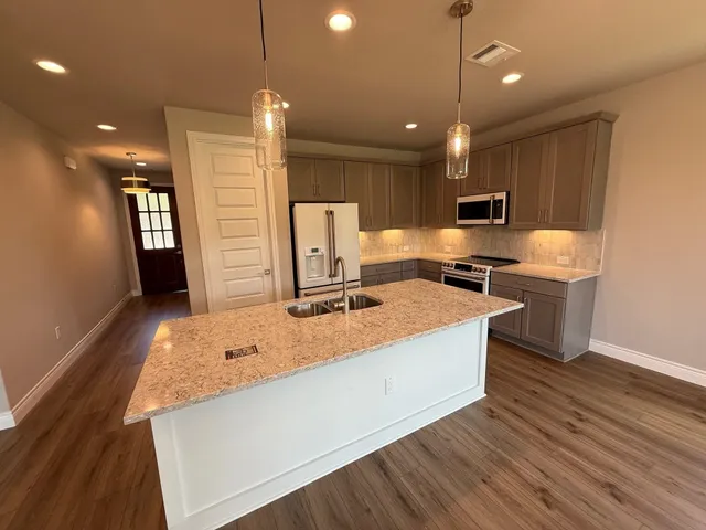 $475,000 | 107 Preston Trail, Meadowlakes, TX 78654