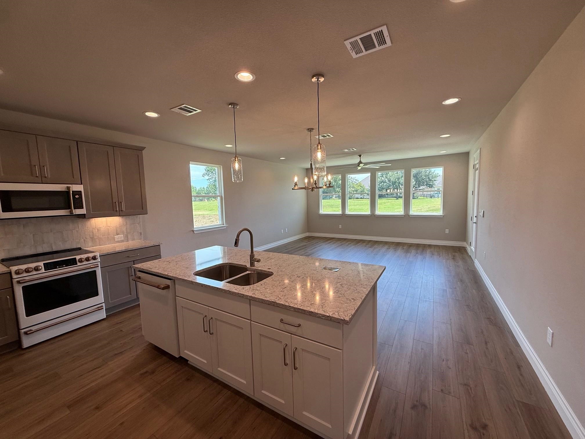 107 Preston Trail Meadowlakes, TX 78654 - Photo 3 of 24