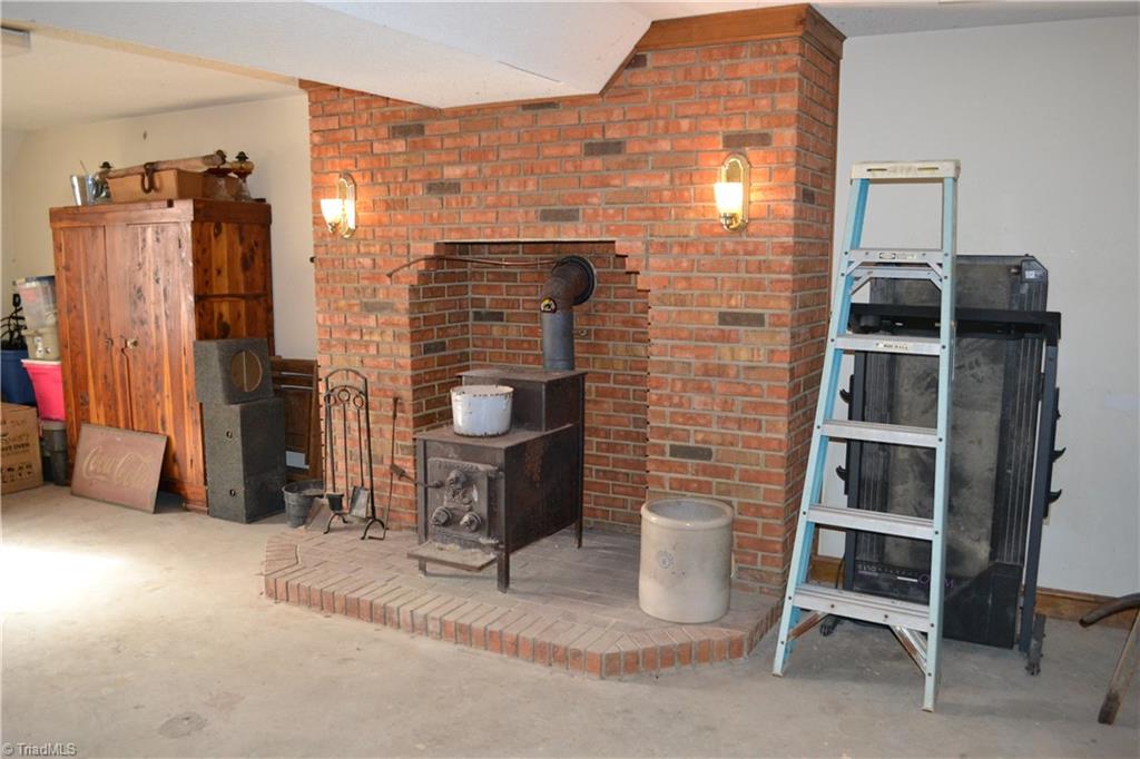 4322 Price Road Stoneville, NC 27048 - Photo 6 of 8 Gallery Image 6