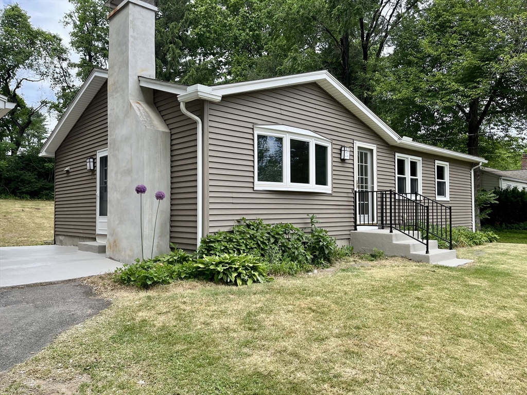 39 Jeffrey Lane Amherst, MA 01002 - Photo 2 of 41