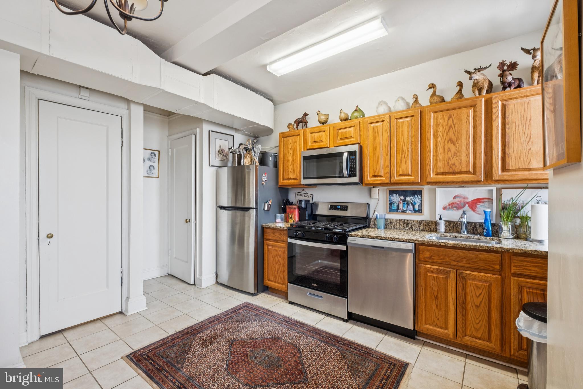 2031 Locust Street, Unit 803 Philadelphia, PA 19103 - Photo 3 of 16