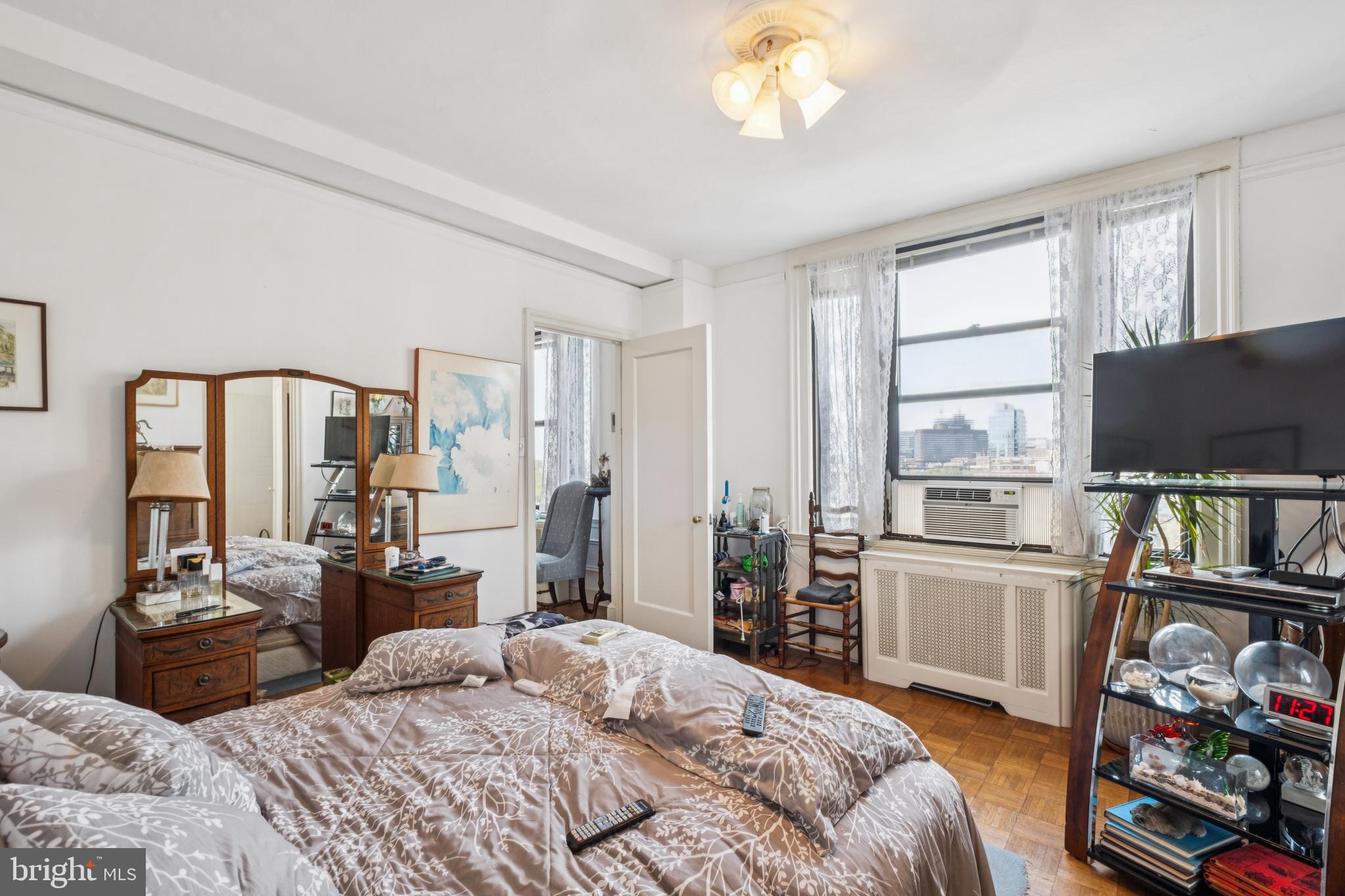 2031 Locust Street, Unit 803 Philadelphia, PA 19103 - Photo 6 of 16