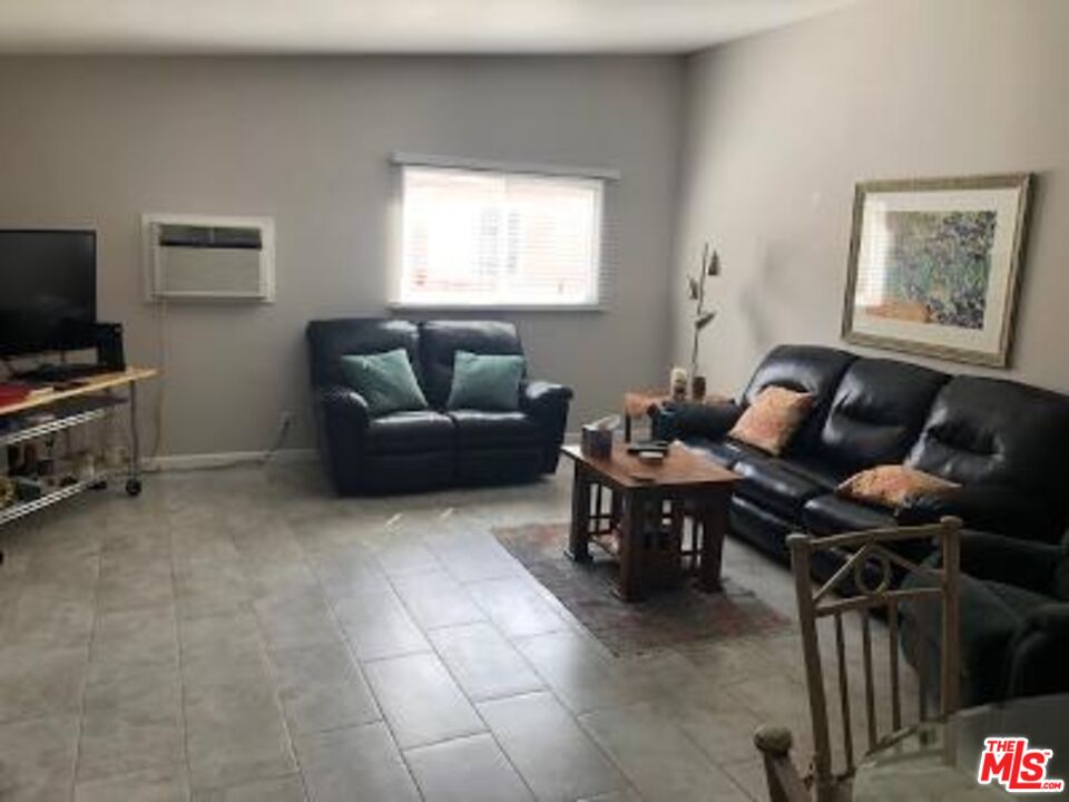 7720 Rhea Avenue Reseda, CA 91335 - Photo 5 of 26 Gallery Image 5