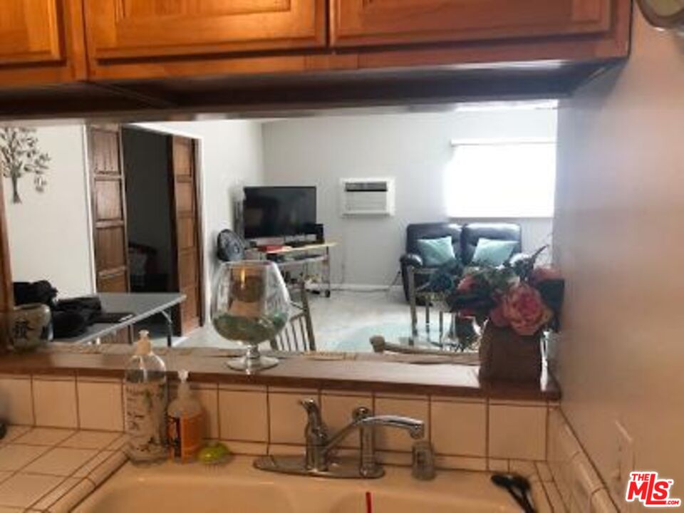 7720 Rhea Avenue Reseda, CA 91335 - Photo 10 of 26 Gallery Image 10