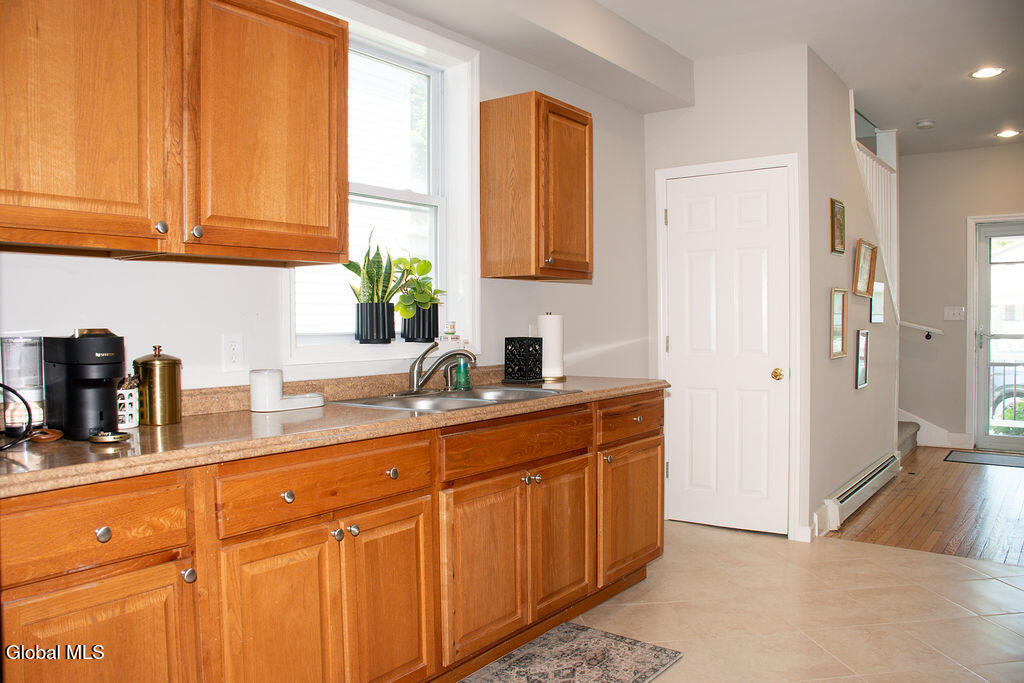 150 Clayton Road Schenectady, NY 12304 - Photo 4 of 22 DSC_8072