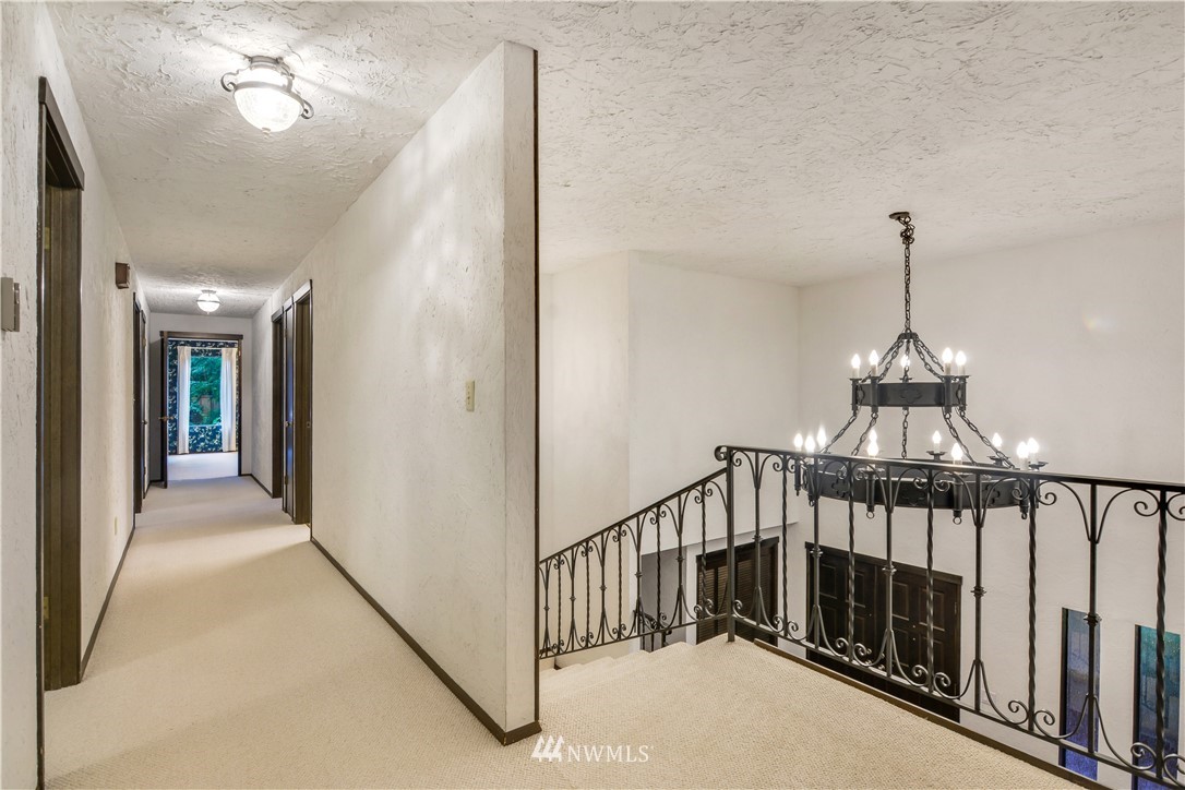 17819 Talbot Road Edmonds, WA 98026 - Photo 17 of 25 Gallery Image 17