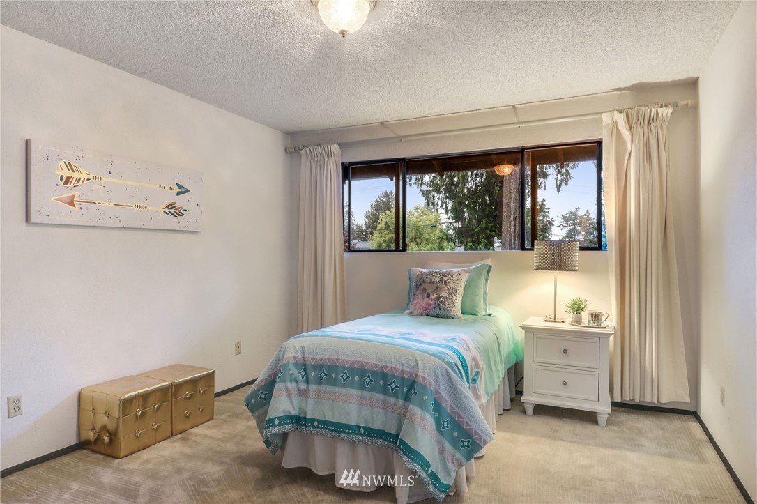 17819 Talbot Road Edmonds, WA 98026 - Photo 19 of 25 Gallery Image 19