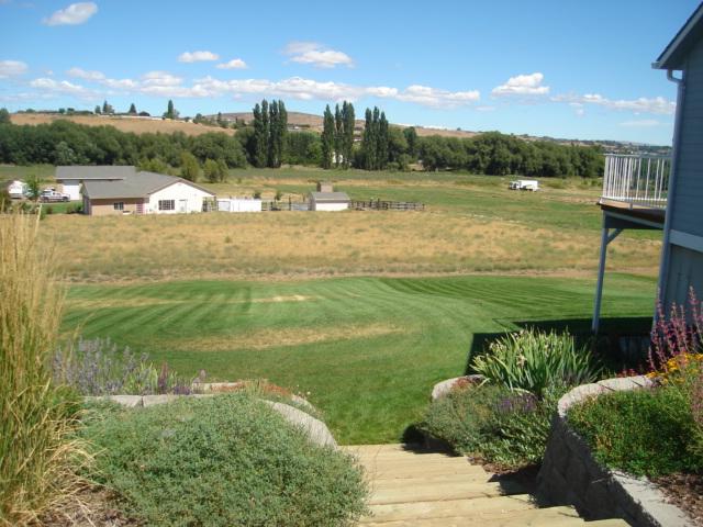 1340 Dazet Road Yakima, WA 98908 - Photo 2 of 14 a view of a lake with a houses