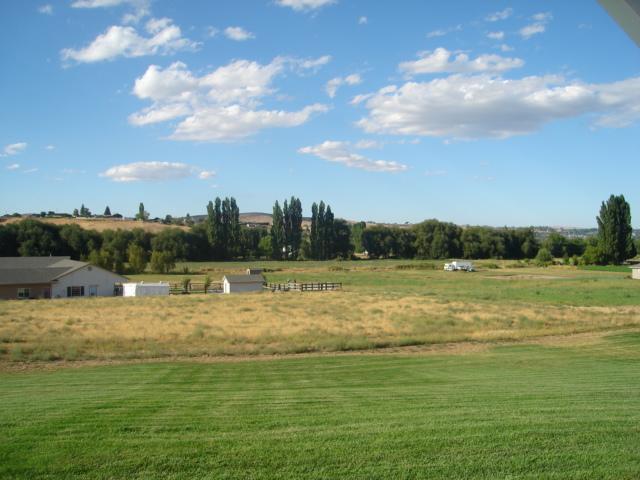1340 Dazet Road Yakima, WA 98908 - Photo 13 of 14 a view of a lake from a yard