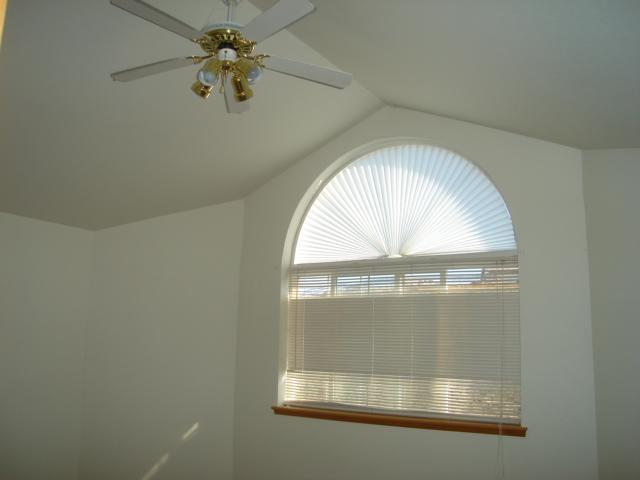 1340 Dazet Road Yakima, WA 98908 - Photo 7 of 14 an empty room with a window