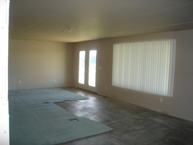 1340 Dazet Road Yakima, WA 98908 - Photo 9 of 14 an empty room with windows